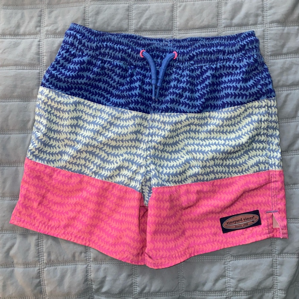 Vineyard Vines Pink and Gray Patterned Shorts
